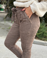 Naloži sliko v pregledovalnik galerij, HLAČE ŽAMET LOOK
