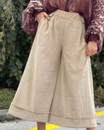 Naloži sliko v pregledovalnik galerij, HLAČE VELVET CHARM
