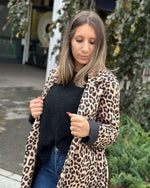 Naloži sliko v pregledovalnik galerij, PLAŠČ WILD DIVA
