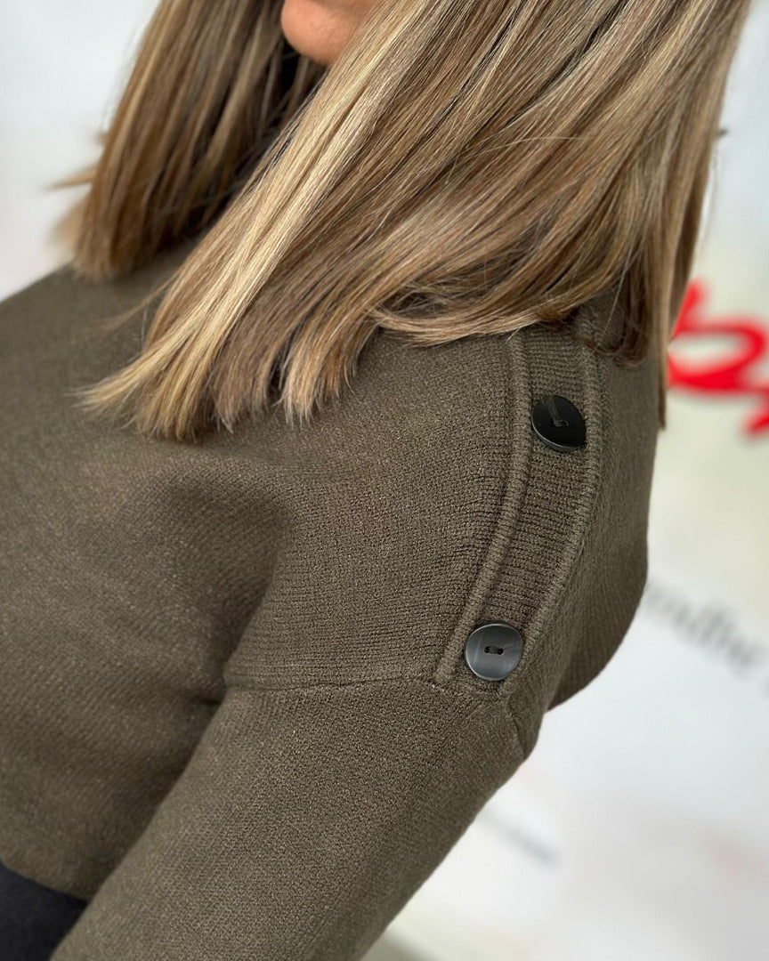 MAJČKA BUTTON DETAIL