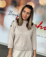 Naloži sliko v pregledovalnik galerij, MAJČKA BUTTON DETAIL
