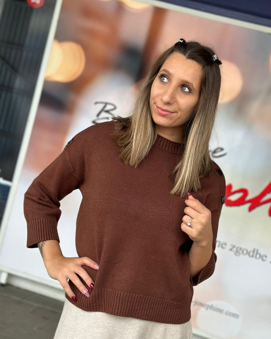 MAJČKA BUTTON DETAIL