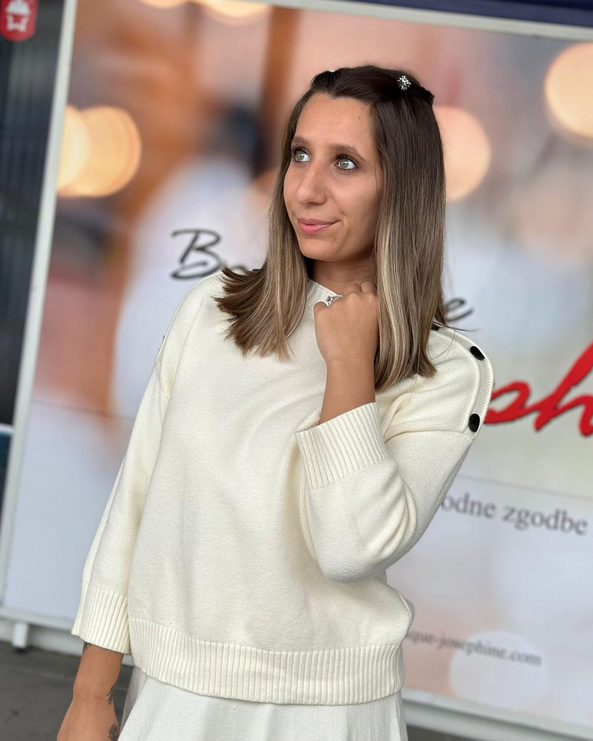 MAJČKA BUTTON DETAIL