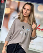 Naloži sliko v pregledovalnik galerij, MAJČKA LUCKY CHARM
