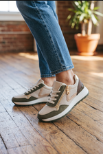 Naloži sliko v pregledovalnik galerij, COMFORT WALK SNEAKER